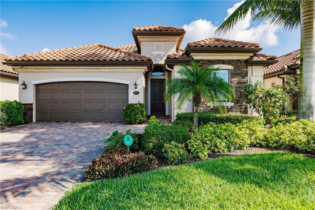 2922 Aviamar CIR NAPLES, FL 34114