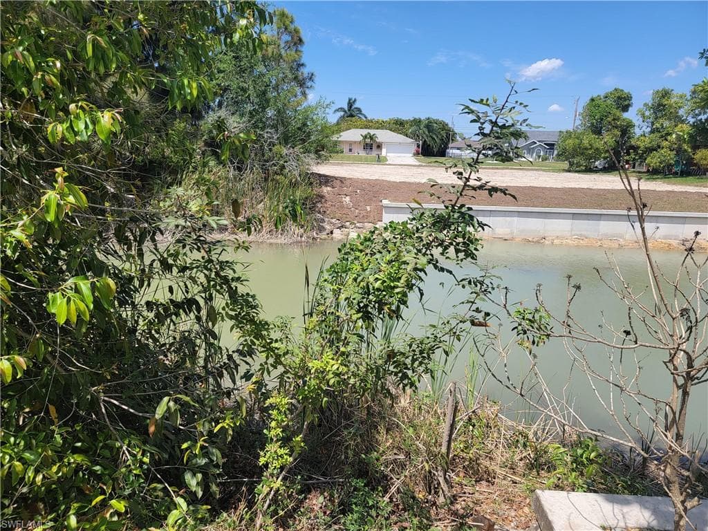 233 SE 14th ST CAPE CORAL, FL 33990