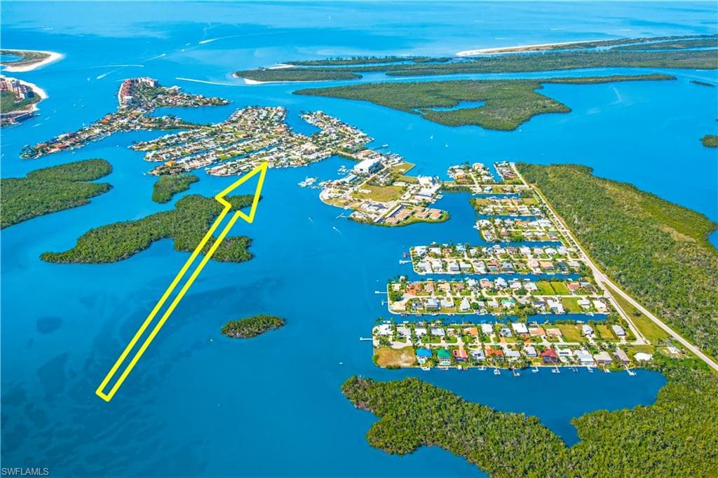 135 Hilo ST E NAPLES, FL 34113