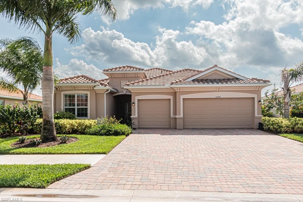 2290 Vermont LN NAPLES, FL 34120