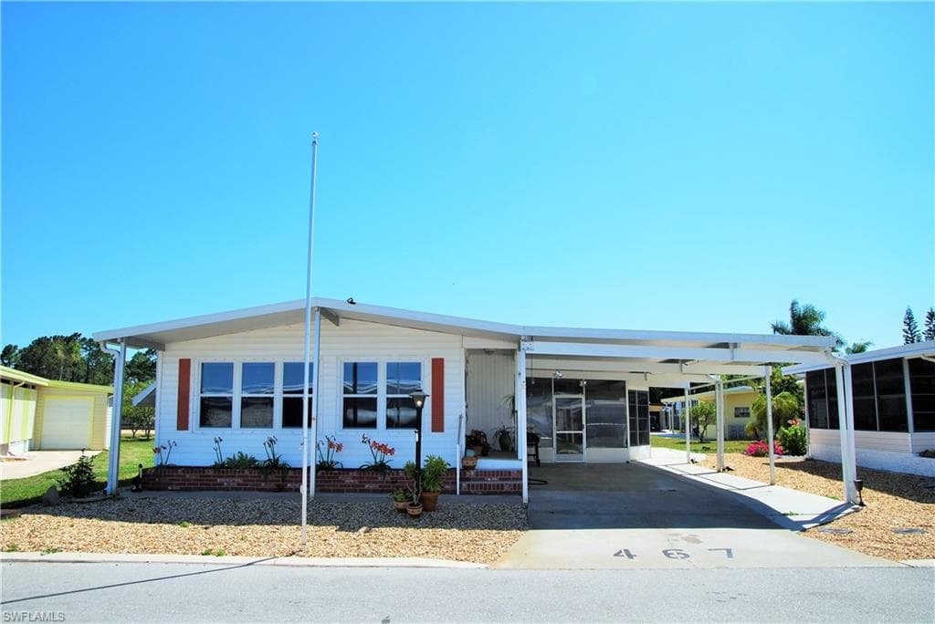 467 Nicklaus BLVD NORTH FORT MYERS, FL 33903