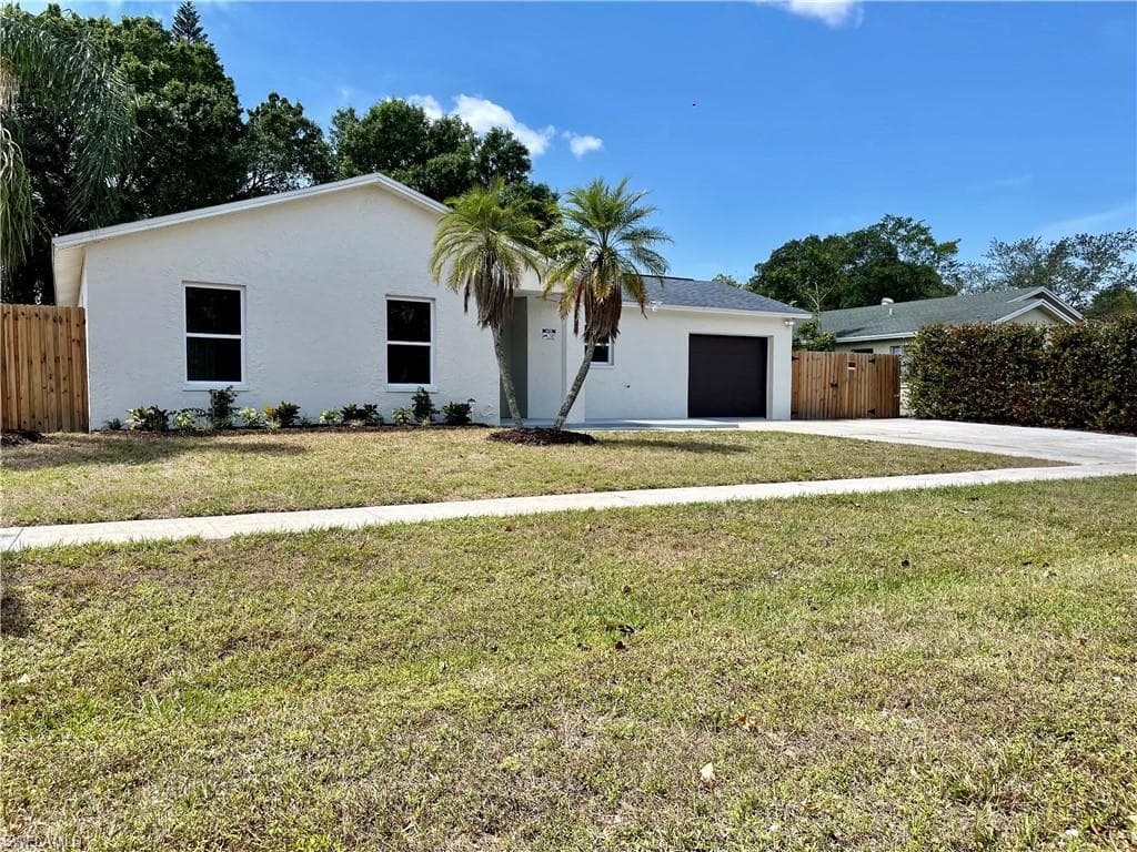1025 Ridgeway DR NORTH FORT MYERS, FL 33903