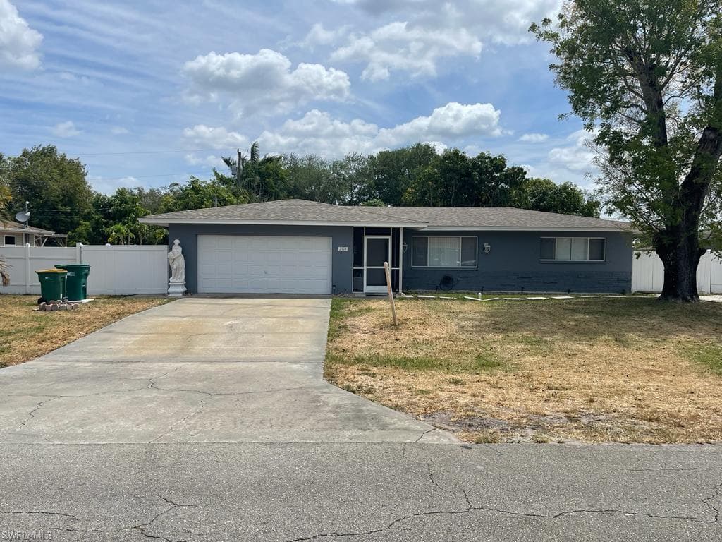 2124 41st TER SW NAPLES, FL 34116