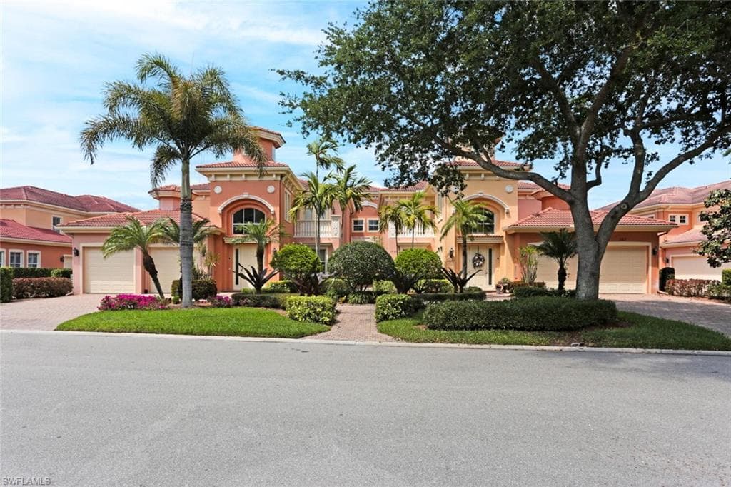 583 Avellino Isles CIR 102 NAPLES, FL 34119