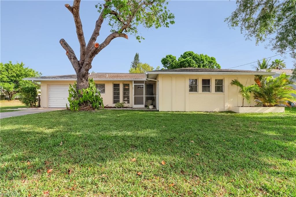 1129 SE 18th TER CAPE CORAL, FL 33990