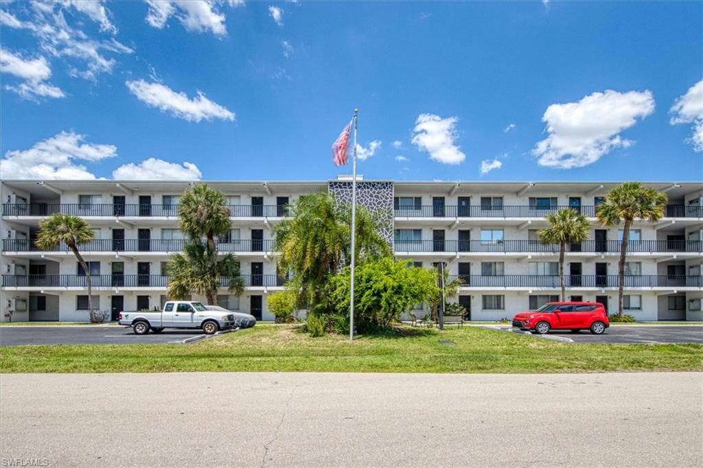 4906 Victoria DR 102 CAPE CORAL, FL 33904