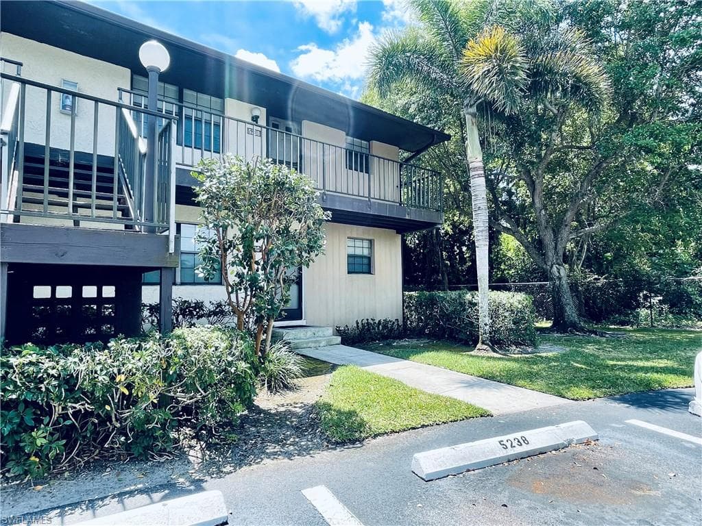 5238 Treetops DR L-201 NAPLES, FL 34113