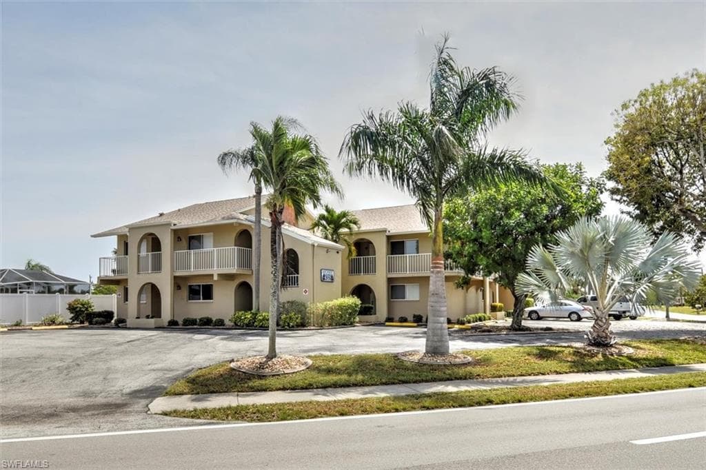 4321 Country Club BLVD 202 CAPE CORAL, FL 33904