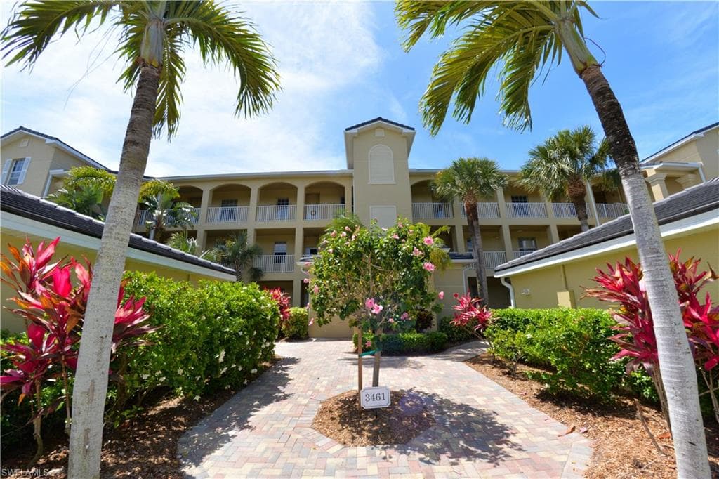3461 Pointe Creek CT 304 BONITA SPRINGS, FL 34134