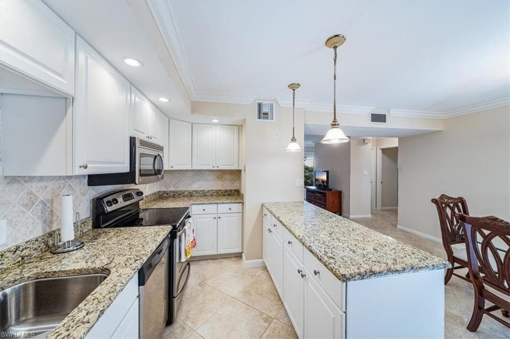 788 Park Shore DR D11 NAPLES, FL 34103