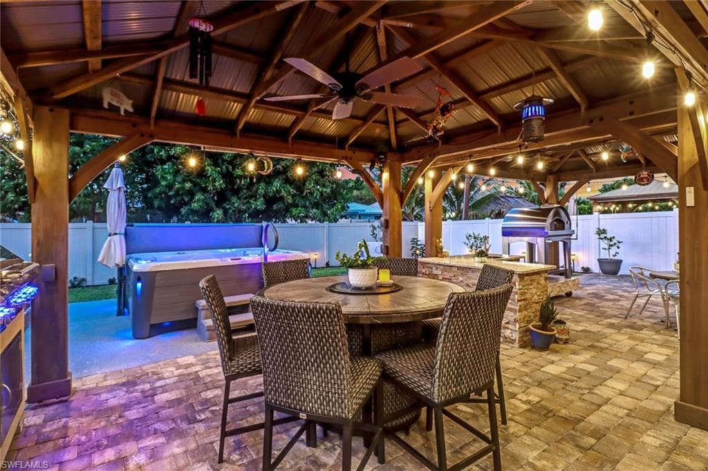 523 107th AVE N NAPLES, FL 34108