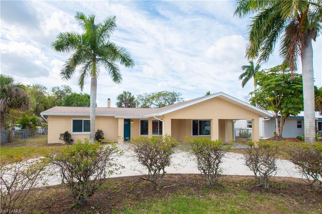 1438 Collins RD FORT MYERS, FL 33919