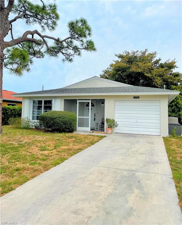 579 93rd AVE N NAPLES, FL 34108