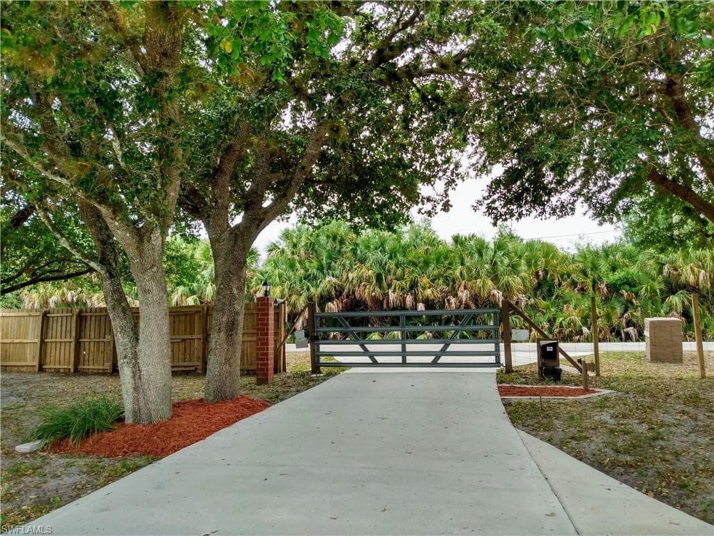 971 15th ST SW NAPLES, FL 34117