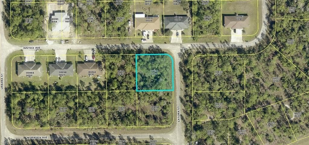 337-339 Justice AVE LEHIGH ACRES, FL 33972