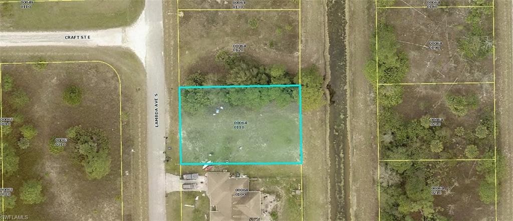425 Lambda AVE S LEHIGH ACRES, FL 33974