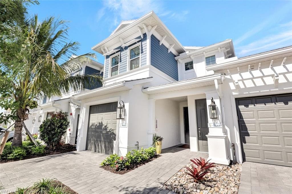 2555 Seychelles DR 403 NAPLES, FL 34112