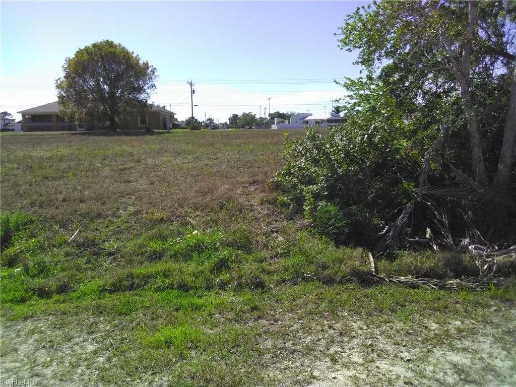 928 NW 15th PL CAPE CORAL, FL 33993