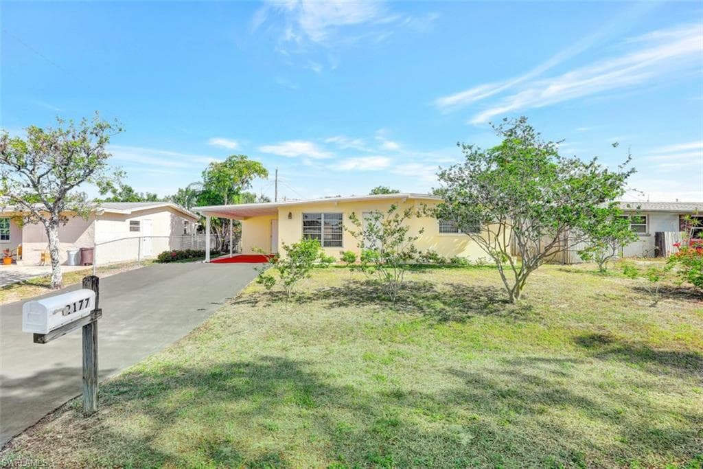 2177 Barry DR FORT MYERS, FL 33907