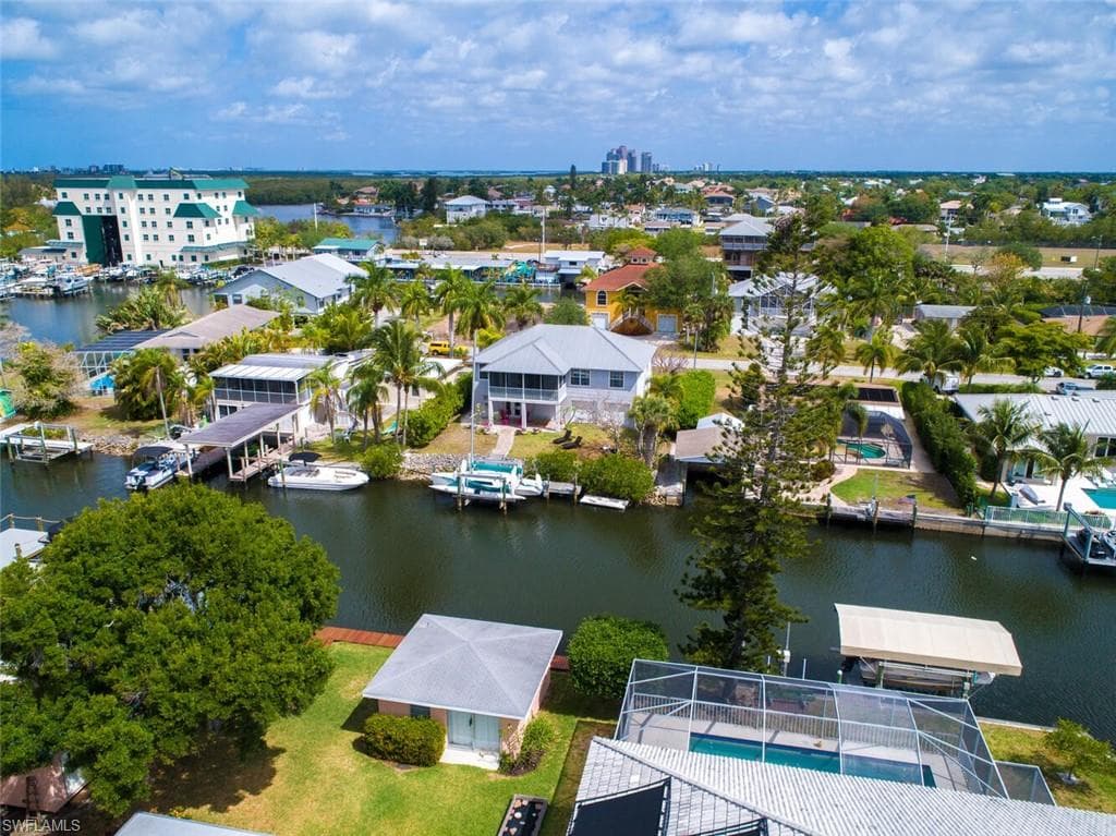 240 1st ST BONITA SPRINGS, FL 34134