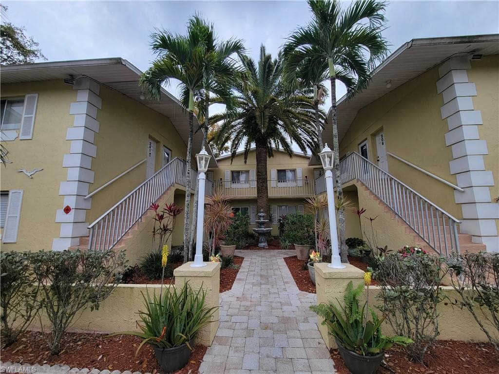 8140 Country RD 202 FORT MYERS, FL 33919