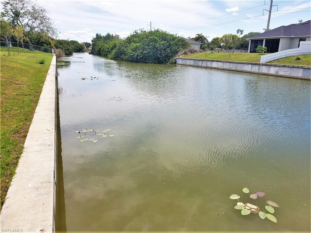 2124 SW 15th TER CAPE CORAL, FL 33991