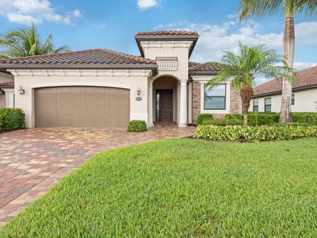 2826 Aviamar CIR NAPLES, FL 34114