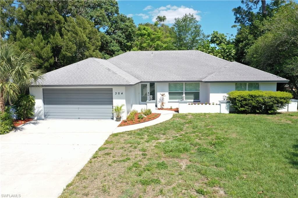 304 Lake AVE LEHIGH ACRES, FL 33936