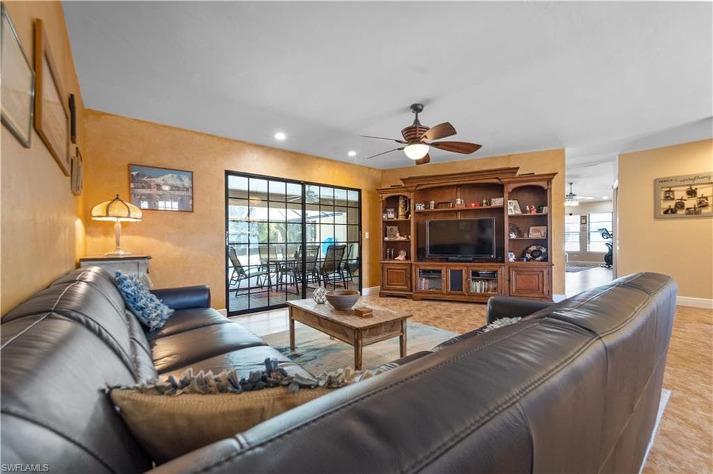 683 Astarias CIR FORT MYERS, FL 33919
