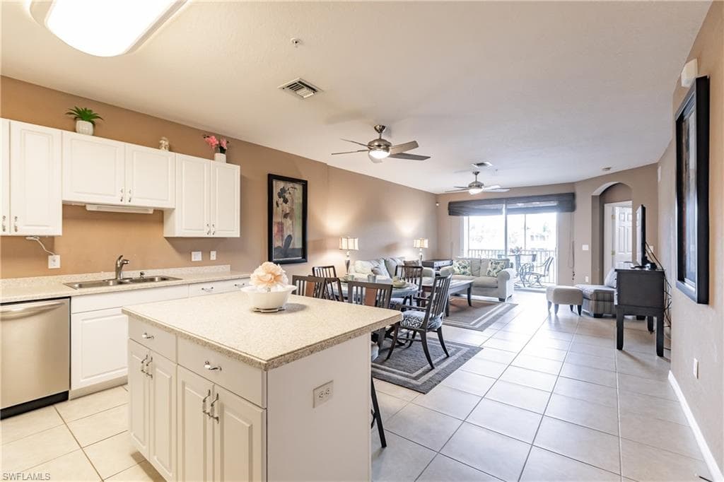9621 Spanish Moss WAY 3822 BONITA SPRINGS, FL 34135