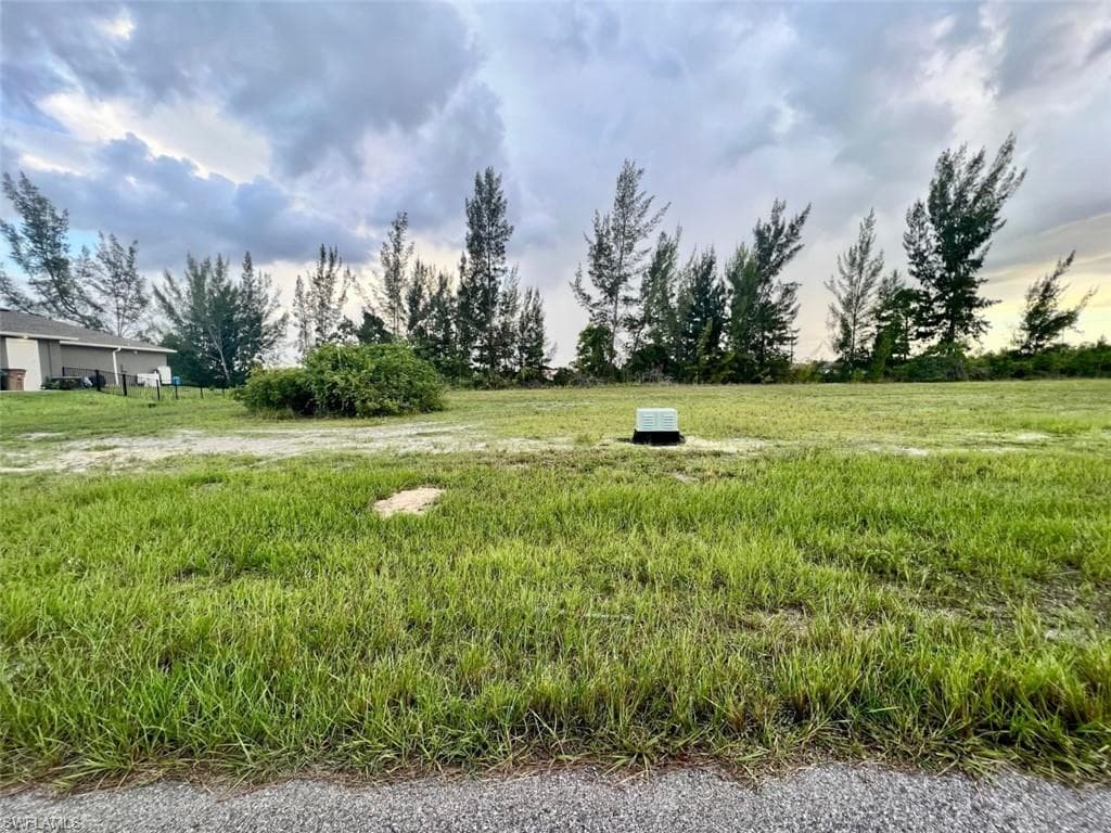 818 NE 39th ST CAPE CORAL, FL 33909