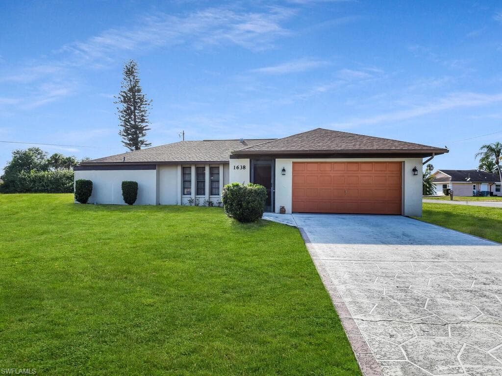 1638 Country Club PKY LEHIGH ACRES, FL 33936