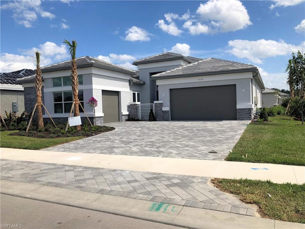 11660 PERIWINKLE DR NAPLES, FL 34120