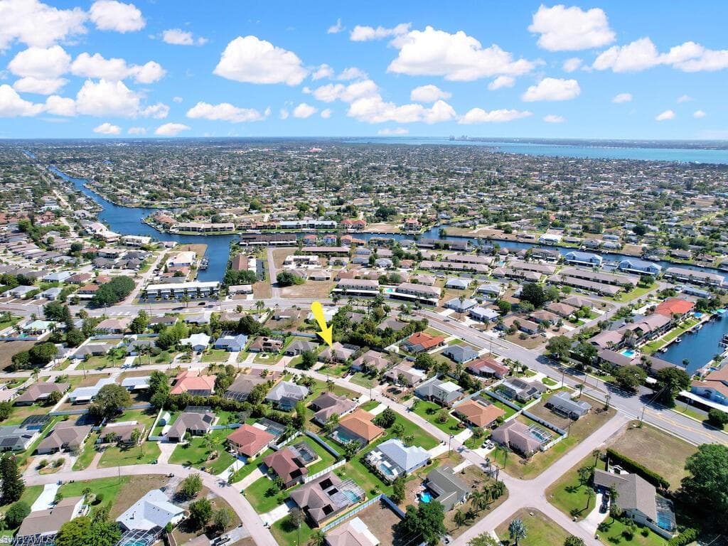 3907 SE 10th PL CAPE CORAL, FL 33904