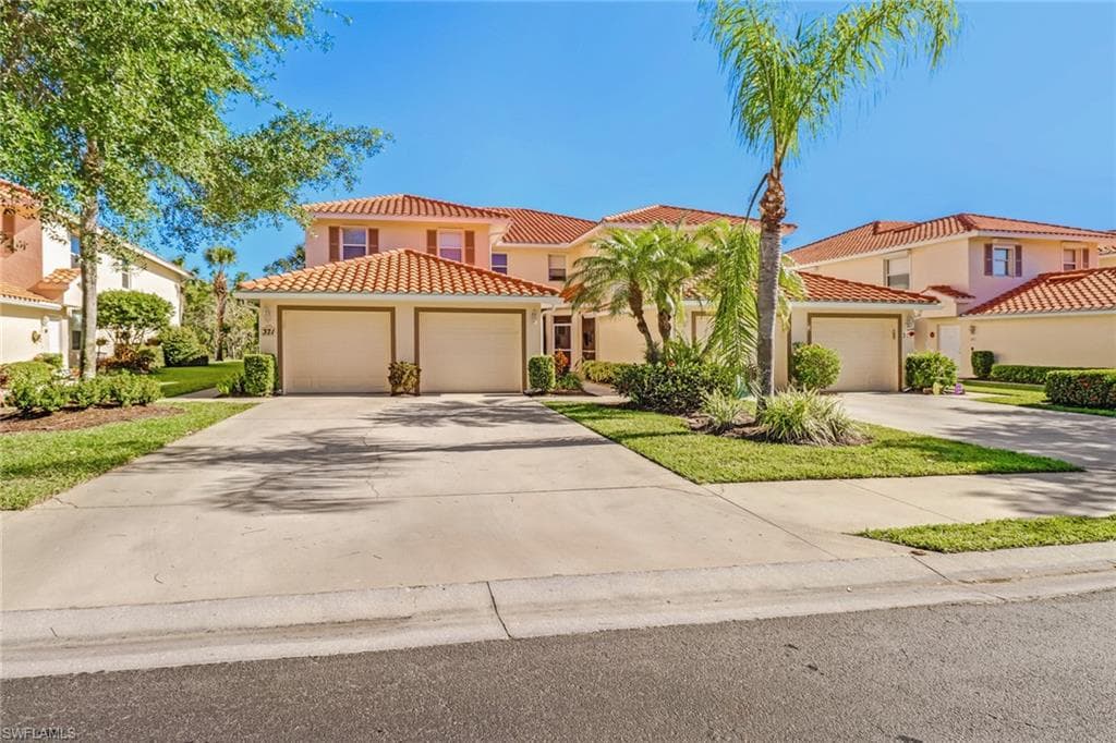 371 Robin Hood CIR 101 NAPLES, FL 34104