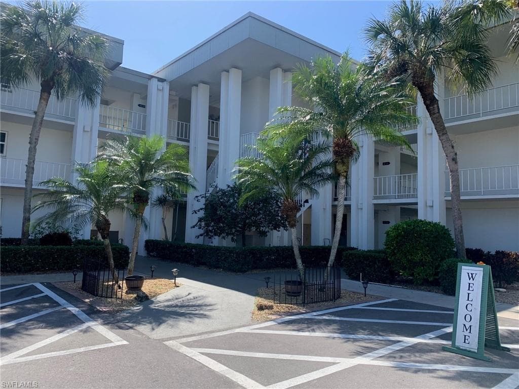 1724 Pine Valley DR 204 FORT MYERS, FL 33907