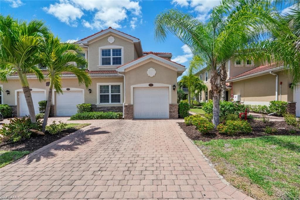 8564 Oakshade CIR 202 FORT MYERS, FL 33919