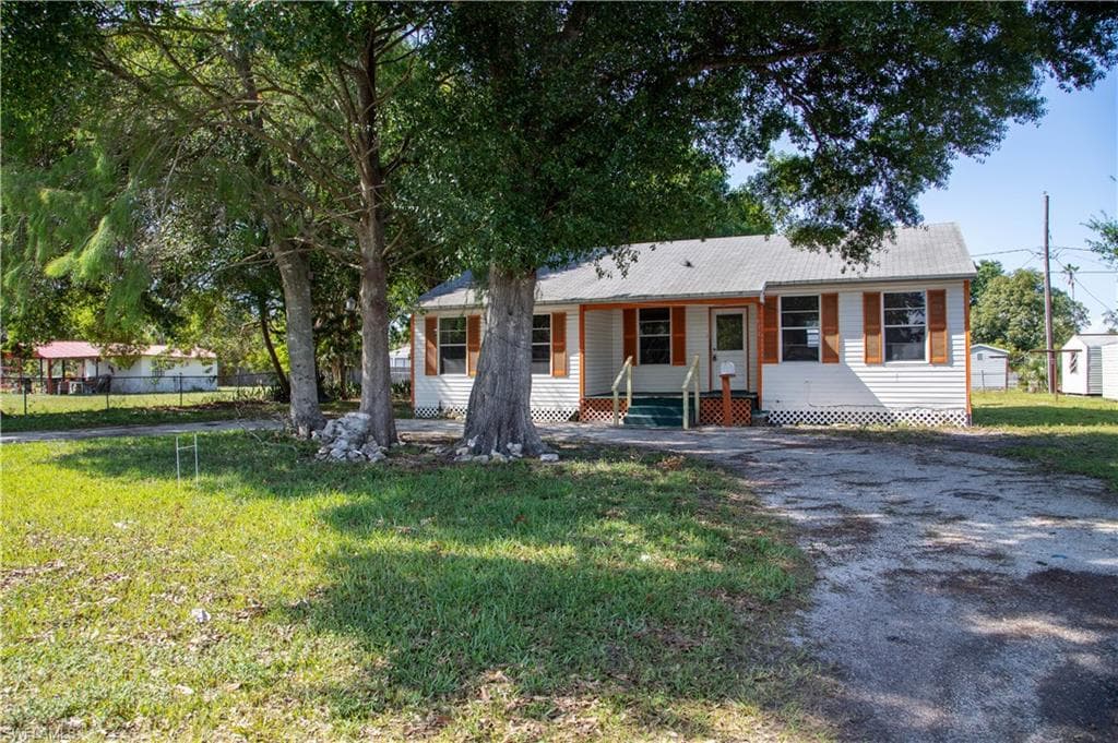 637 E Trinidad AVE CLEWISTON, FL 33440