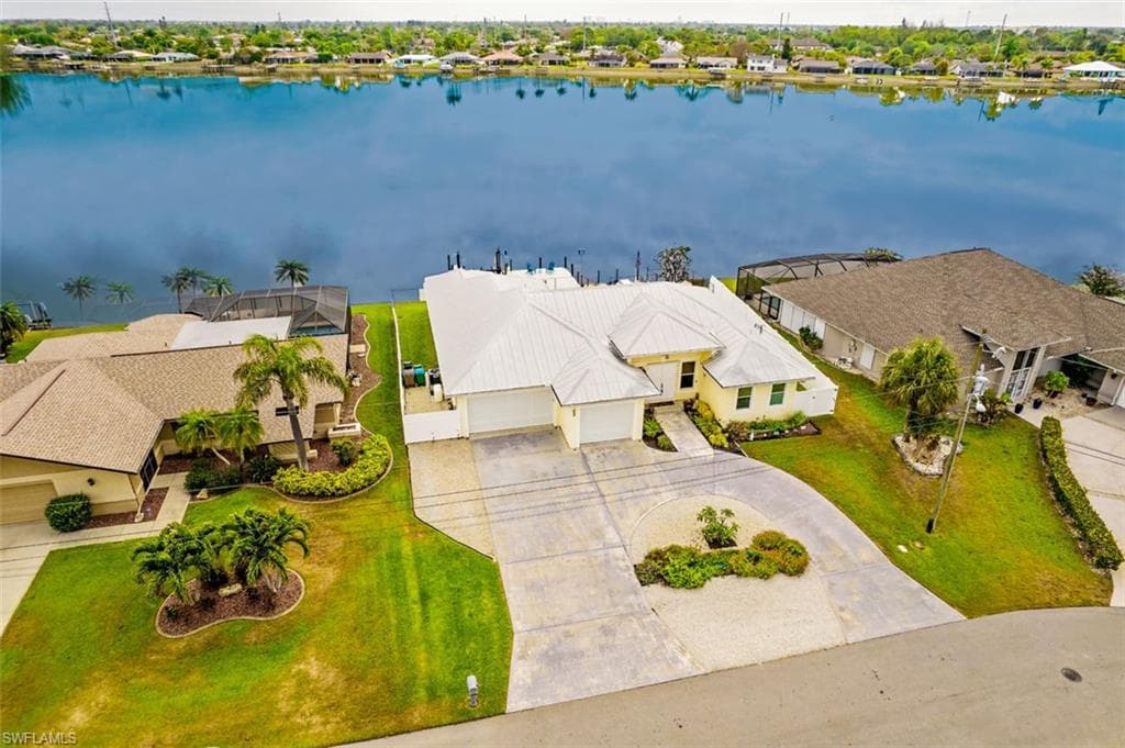 833 SW 2nd AVE CAPE CORAL, FL 33991