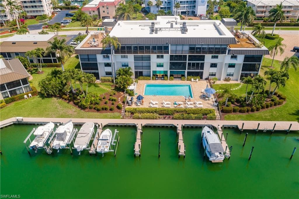 910 Huron CT 302 MARCO ISLAND, FL 34145