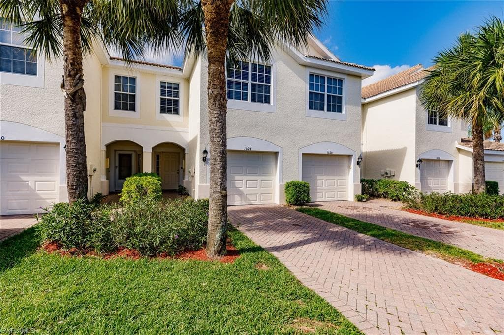 1024 Hampton CIR 64 NAPLES, FL 34105