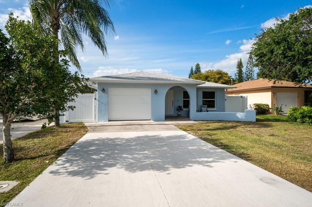 663 96th AVE N NAPLES, FL 34108