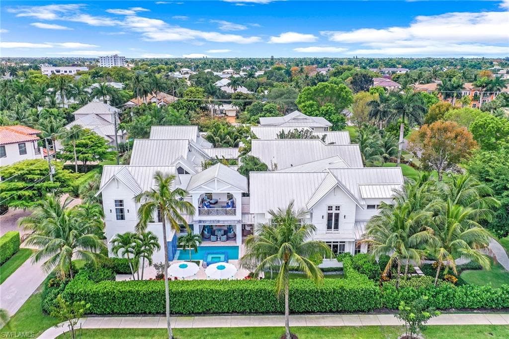 1011 6th ST S NAPLES, FL 34102