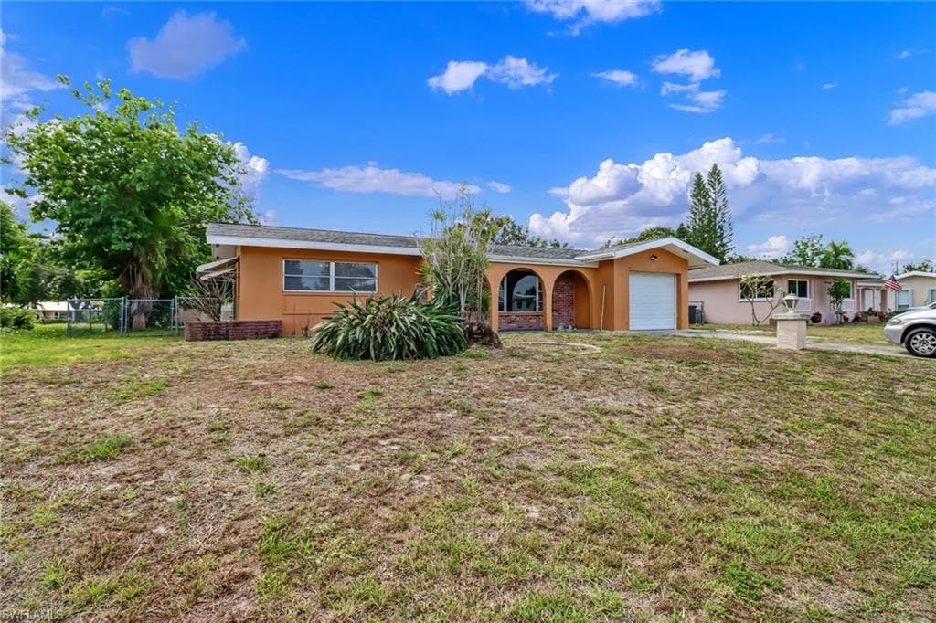 1028 SE 42nd LN CAPE CORAL, FL 33904