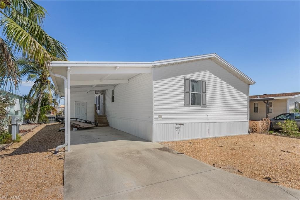 3012 Harpoon LN ST. JAMES CITY, FL 33956