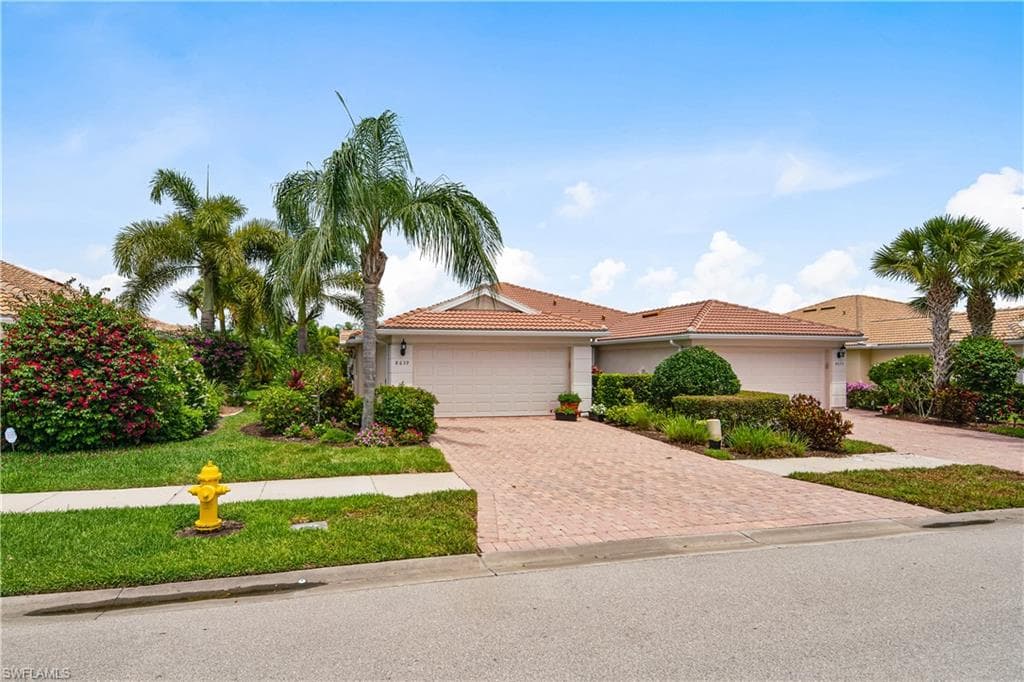 8639 Genova CT NAPLES, FL 34114