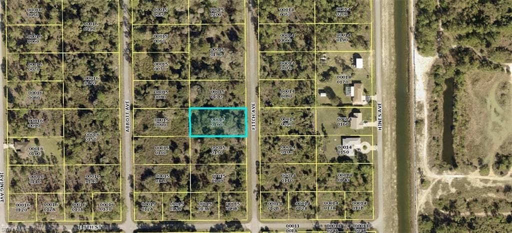 907 Fitch AVE LEHIGH ACRES, FL 33972