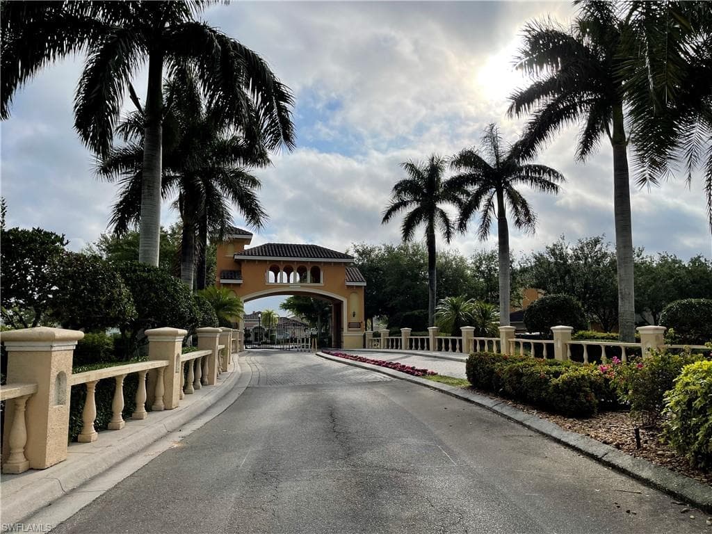 3947 Del Sol LN 202 CAPE CORAL, FL 33909