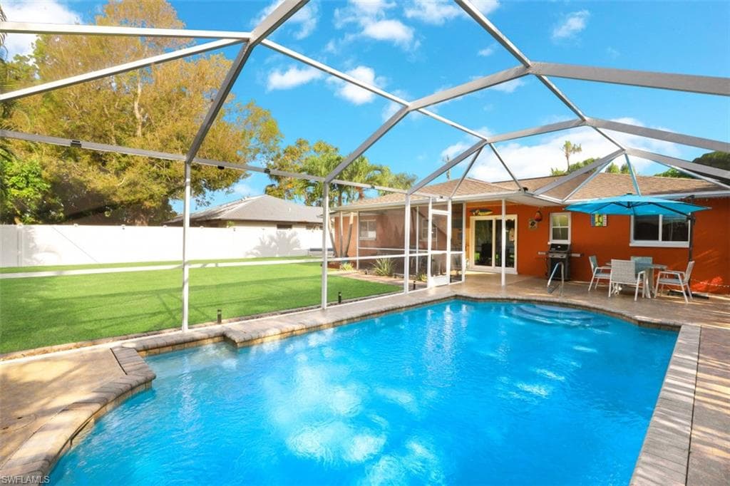 2208 Viscaya PKY CAPE CORAL, FL 33990