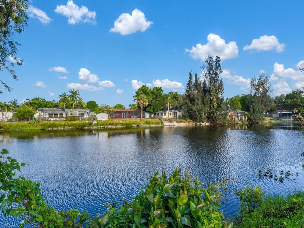 4261 Lagg AVE S FORT MYERS, FL 33901